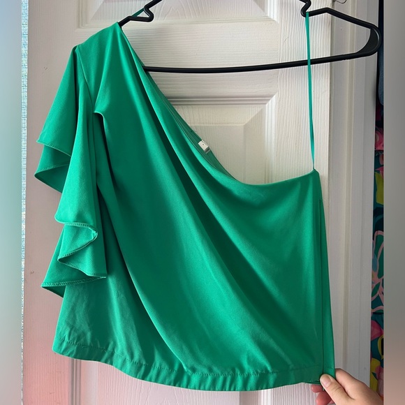 Green top - Picture 1 of 1